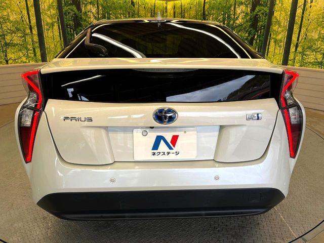 TOYOTA PRIUS 2017 Image 31