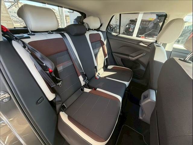 VOLKSWAGEN T-CROSS 2020 Image 31