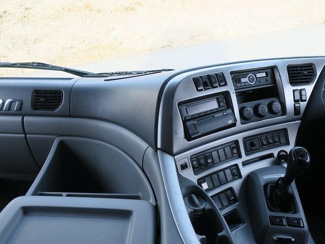 NISSAN DIESEL QUON 2016 Image 31