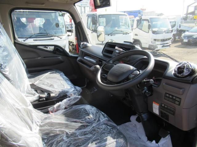 MITSUBISHI CANTER 2025 Image 31