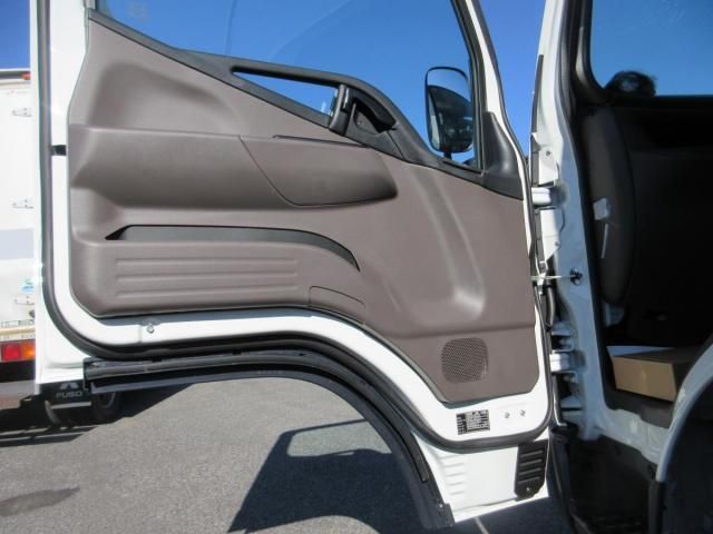 MITSUBISHI CANTER 2025 Image 31