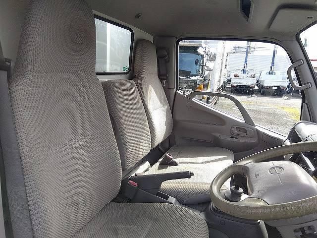 HINO DUTRO 2004 Image 31