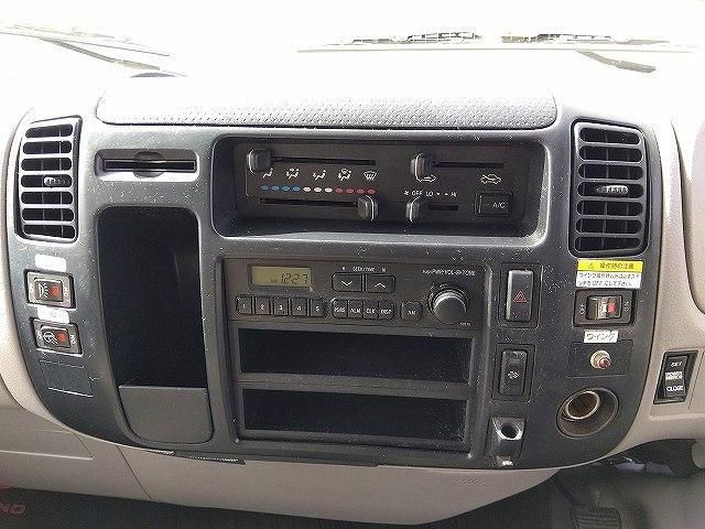 HINO DUTRO 2004 Image 31