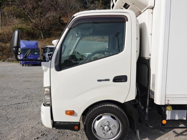 HINO DUTRO 2011 Image 31