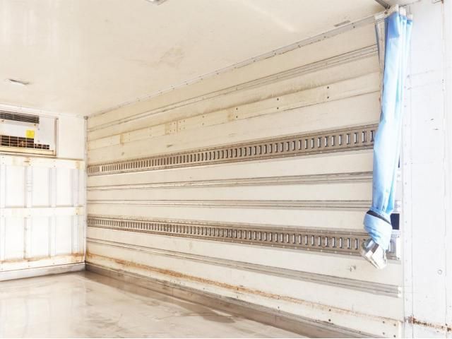 HINO DUTRO 2011 Image 31