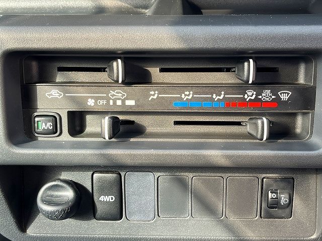 DAIHATSU HIJET TRUCK 4WD 2016 Image 31