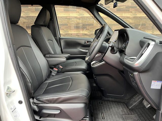 TOYOTA NOAH HYBRID 2023 Image 31