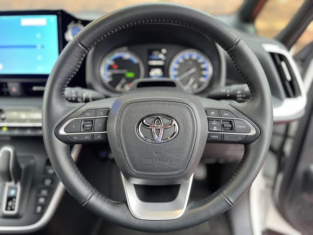 TOYOTA NOAH HYBRID 2023 Image 31