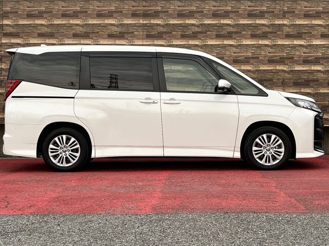 TOYOTA NOAH HYBRID 2023 Image 31
