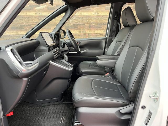 TOYOTA NOAH HYBRID 2023 Image 31