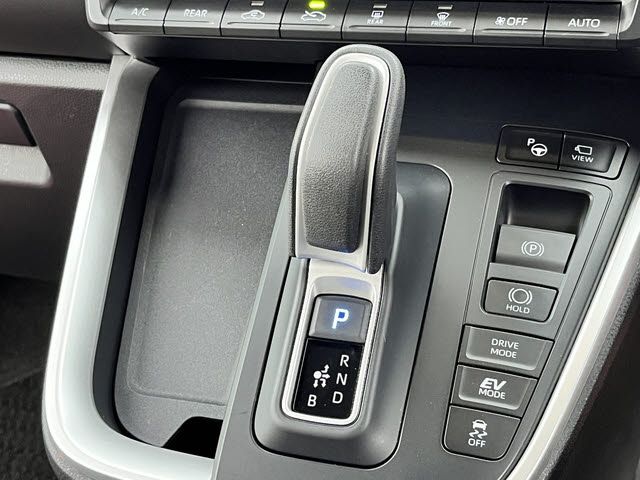 TOYOTA NOAH HYBRID 2023 Image 31