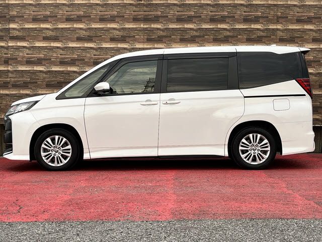 TOYOTA NOAH HYBRID 2023 Image 31