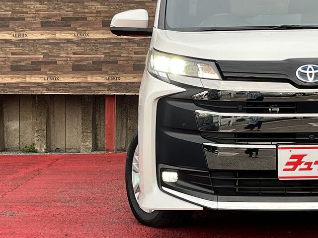 TOYOTA NOAH HYBRID 2023 Image 31
