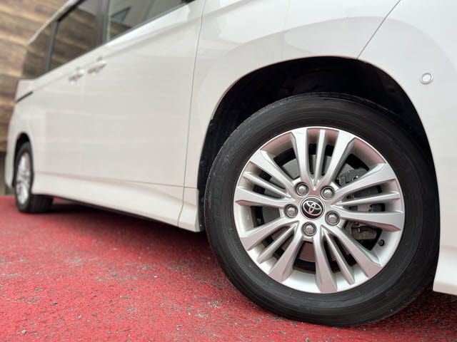 TOYOTA NOAH HYBRID 2023 Image 31