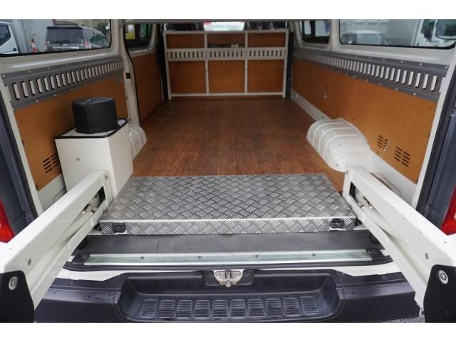 TOYOTA HIACE VAN 1.25T 2WD 2016 Image 31