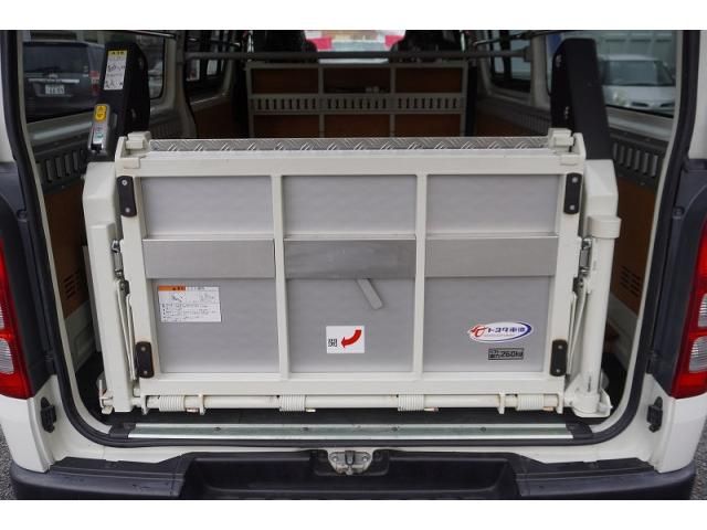 TOYOTA HIACE VAN 1.25T 2WD 2016 Image 31