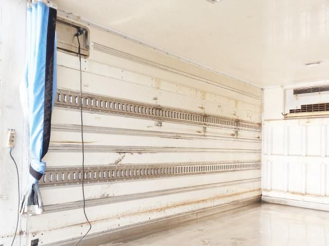 HINO DUTRO 2011 Image 31