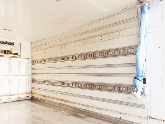 HINO DUTRO 2011 Image 31