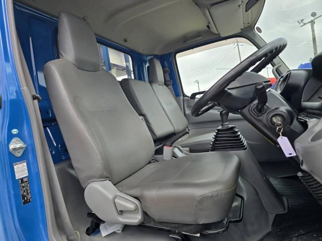 HINO DUTRO 2015 Image 31