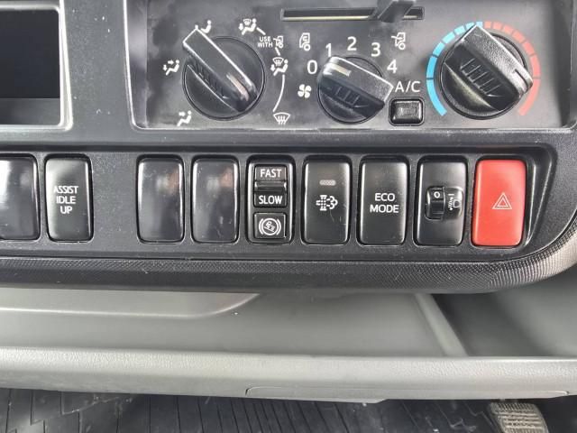 HINO DUTRO 2015 Image 31