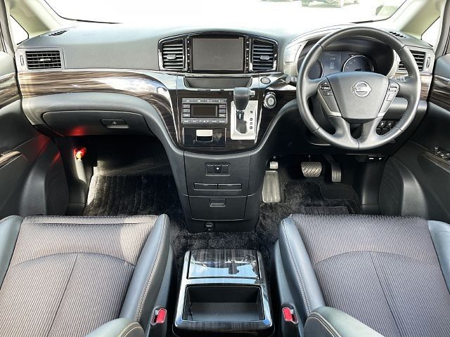 NISSAN ELGRAND 2017 Image 31