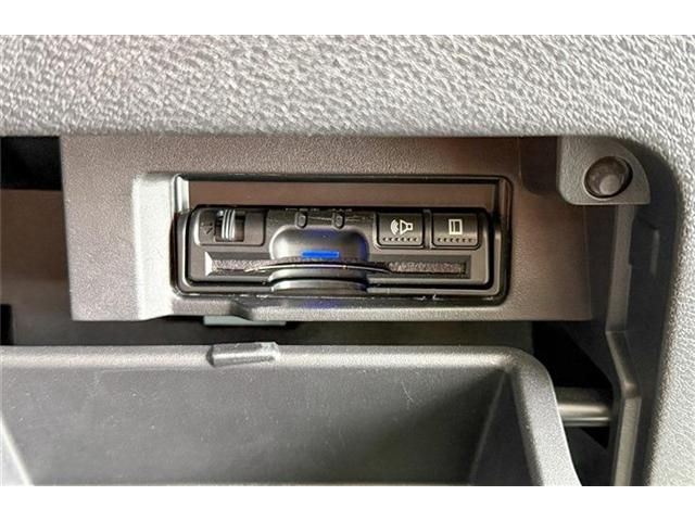 NISSAN SERENA  S-HYBRID 4WD 2017 Image 31