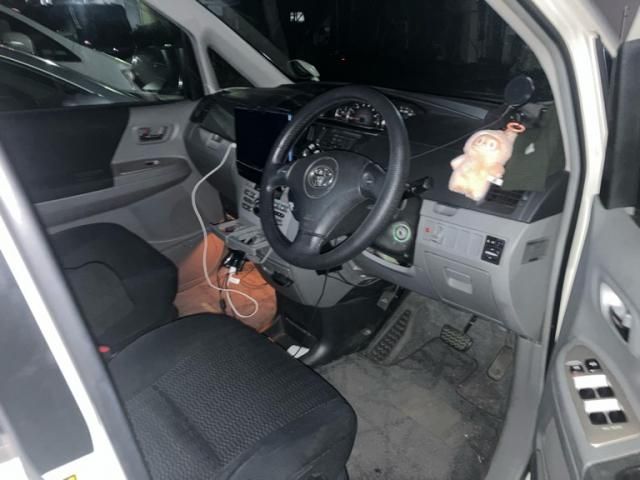 TOYOTA VOXY 2005 Image 31