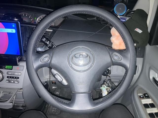 TOYOTA VOXY 2005 Image 31