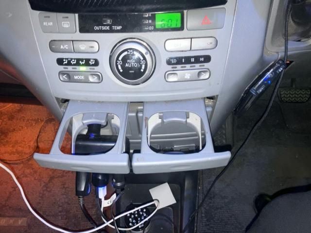 TOYOTA VOXY 2005 Image 31