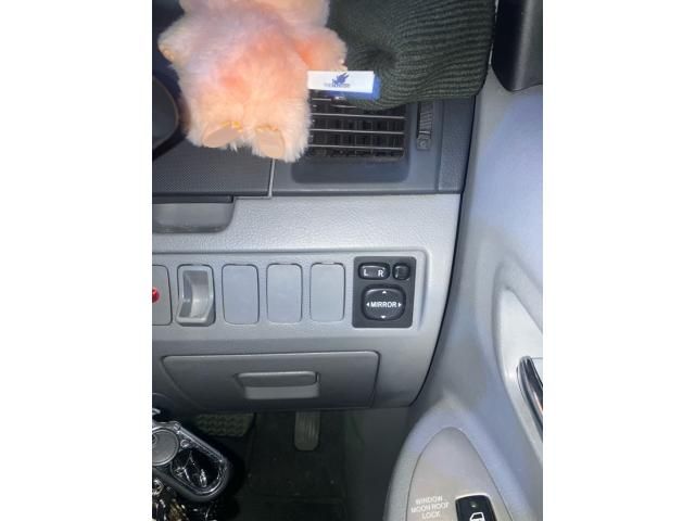 TOYOTA VOXY 2005 Image 31