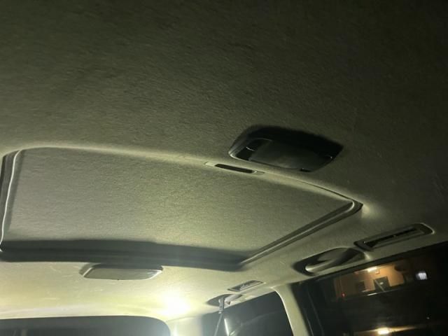 TOYOTA VOXY 2005 Image 31