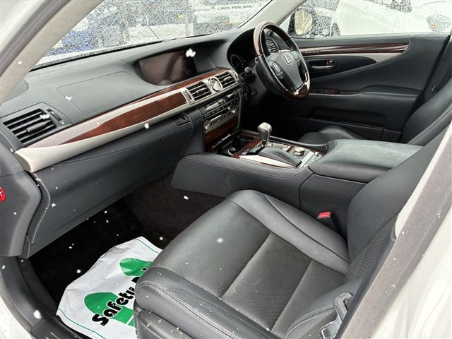 TOYOTA LEXUS LS600HL 2013 Image 31