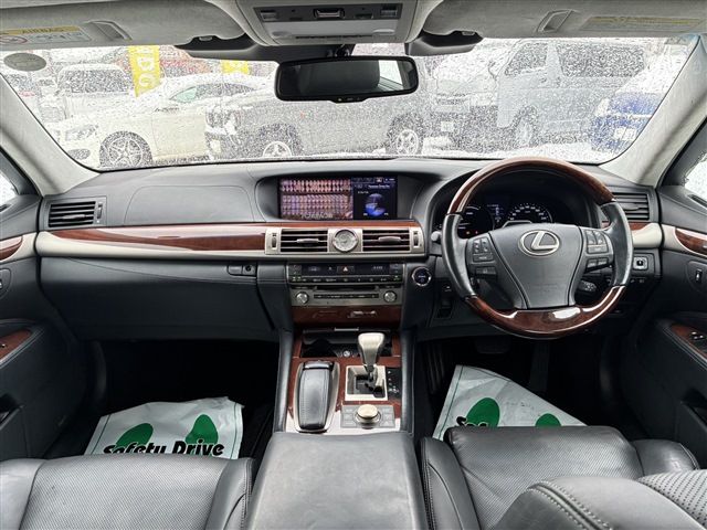 TOYOTA LEXUS LS600HL 2013 Image 31