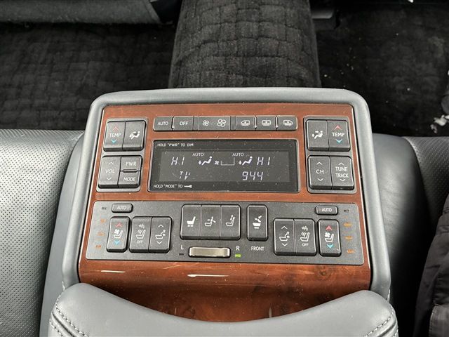 TOYOTA LEXUS LS600HL 2013 Image 31