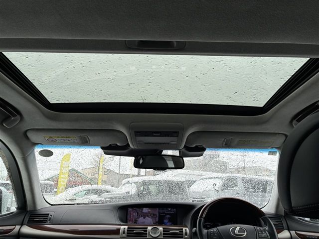 TOYOTA LEXUS LS600HL 2013 Image 31