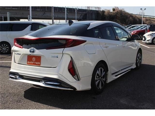 TOYOTA PRIUS PHV 2017 Image 31