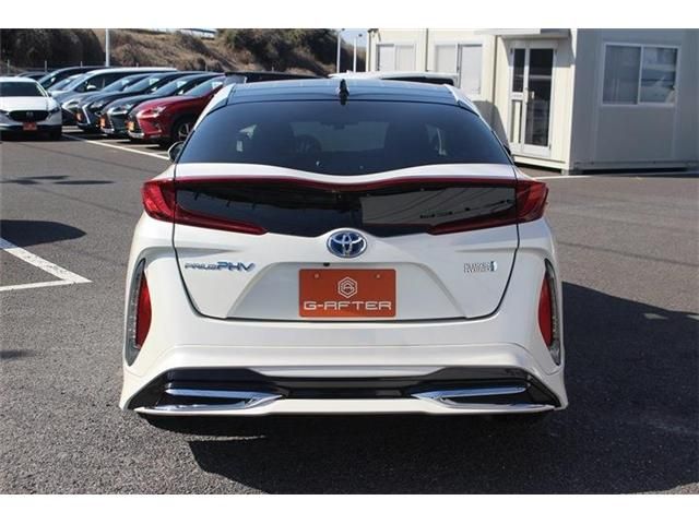 TOYOTA PRIUS PHV 2017 Image 31