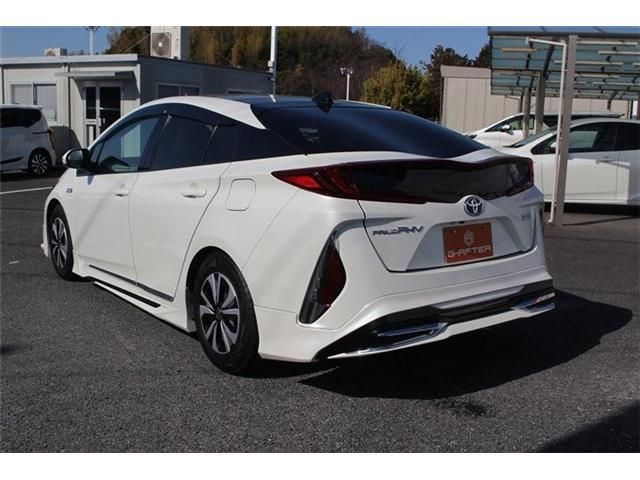TOYOTA PRIUS PHV 2017 Image 31