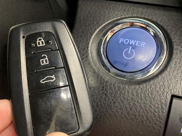 TOYOTA CAMRY HYBRID 2019 Image 31