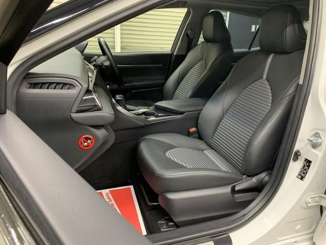 TOYOTA CAMRY HYBRID 2019 Image 31