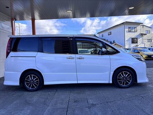 TOYOTA NOAH 2014 Image 31