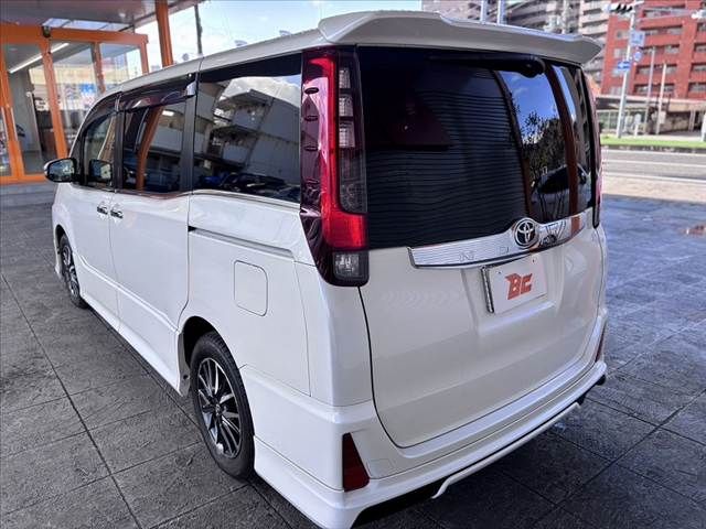 TOYOTA NOAH 2014 Image 31