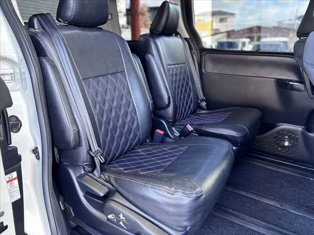 TOYOTA NOAH 2014 Image 31