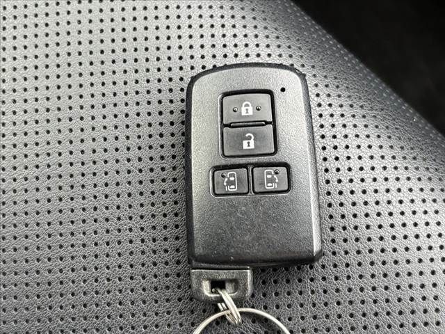 TOYOTA ESQUIRE 2017 Image 31