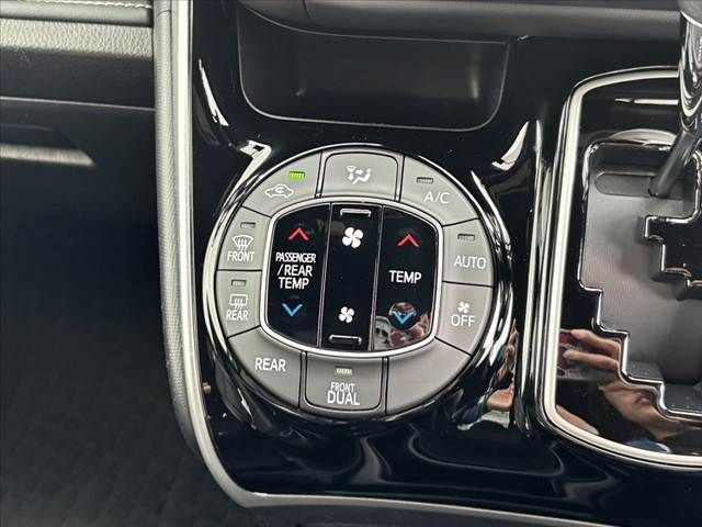 TOYOTA ESQUIRE 2017 Image 31