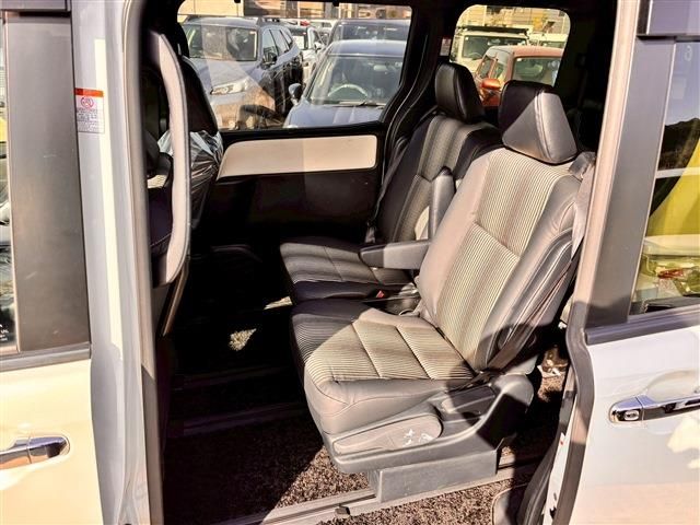 TOYOTA NOAH 2020 Image 31