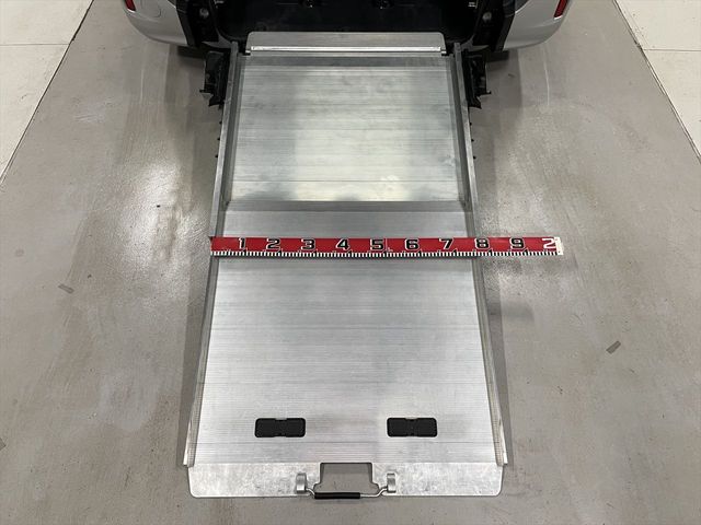 TOYOTA VOXY 2017 Image 31