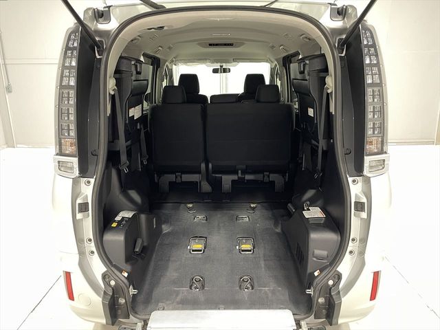 TOYOTA VOXY 2017 Image 31