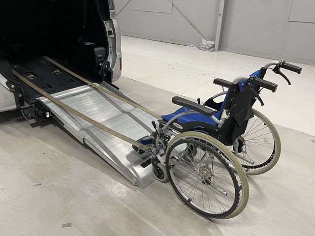 TOYOTA VOXY 2017 Image 31