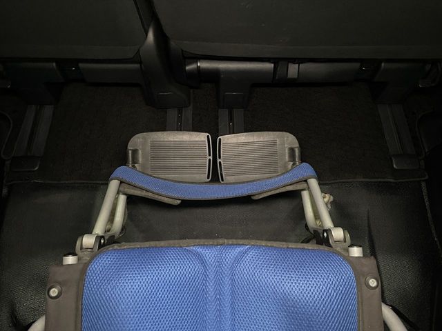 TOYOTA VOXY 2017 Image 31